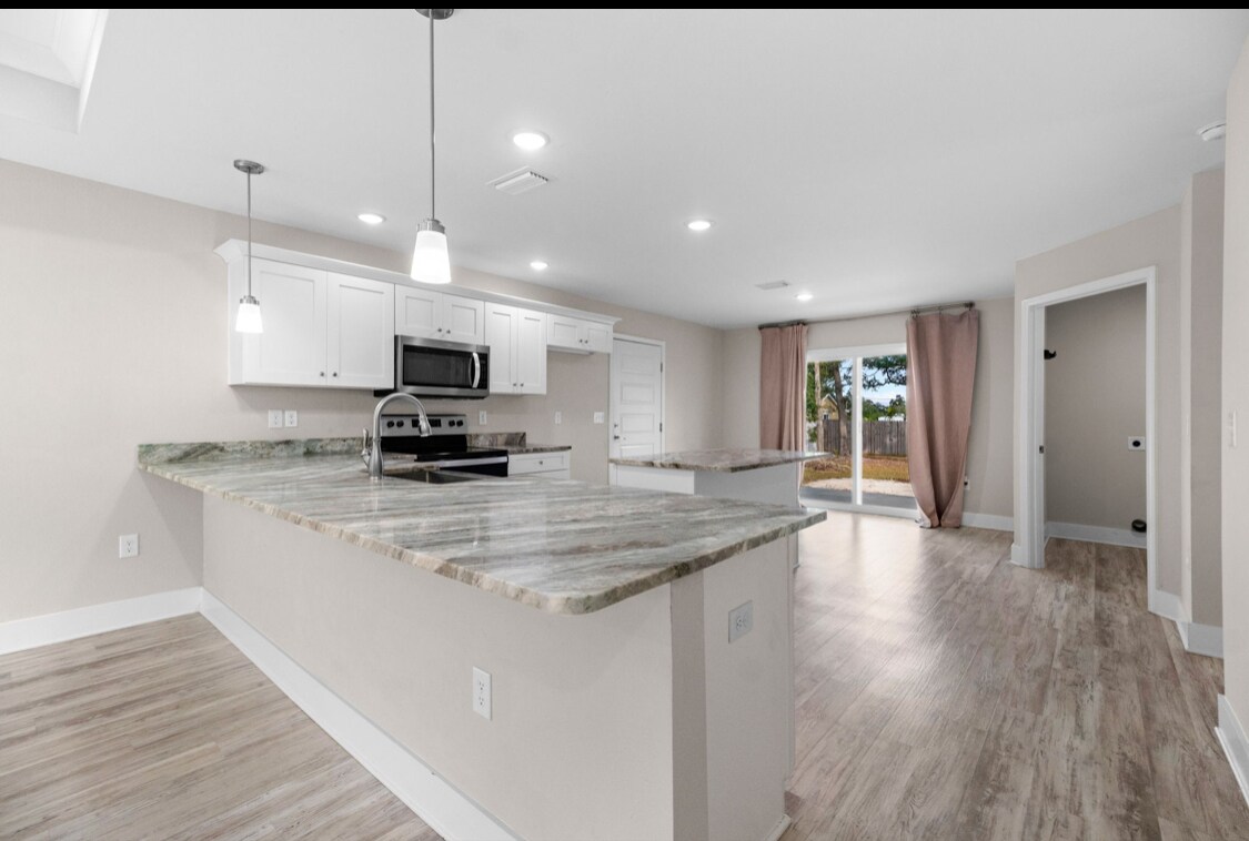 Building Photo - 13050 Hartung Ave