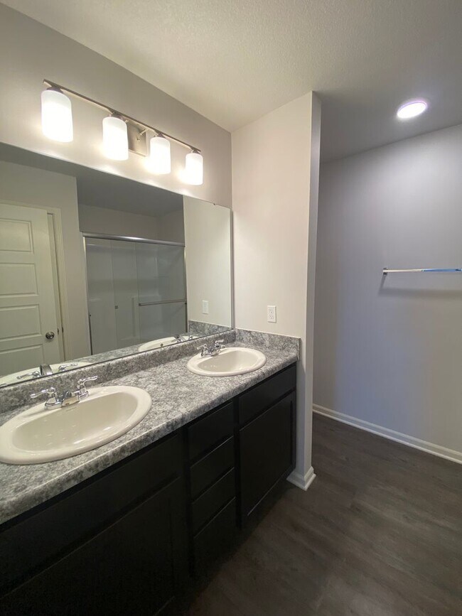 Building Photo - *Pre-leasing* Spacious Three Bedroom | Two and a Half Bath Home in Spring Hill