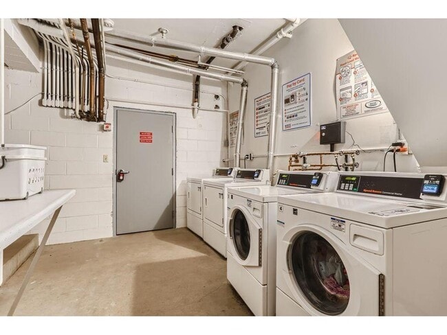 Building Photo - 380 Ramsey St