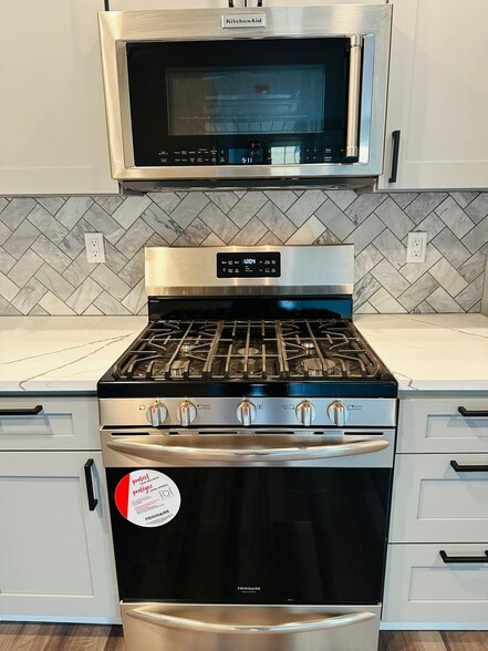 Building Photo - 2715 Maple St