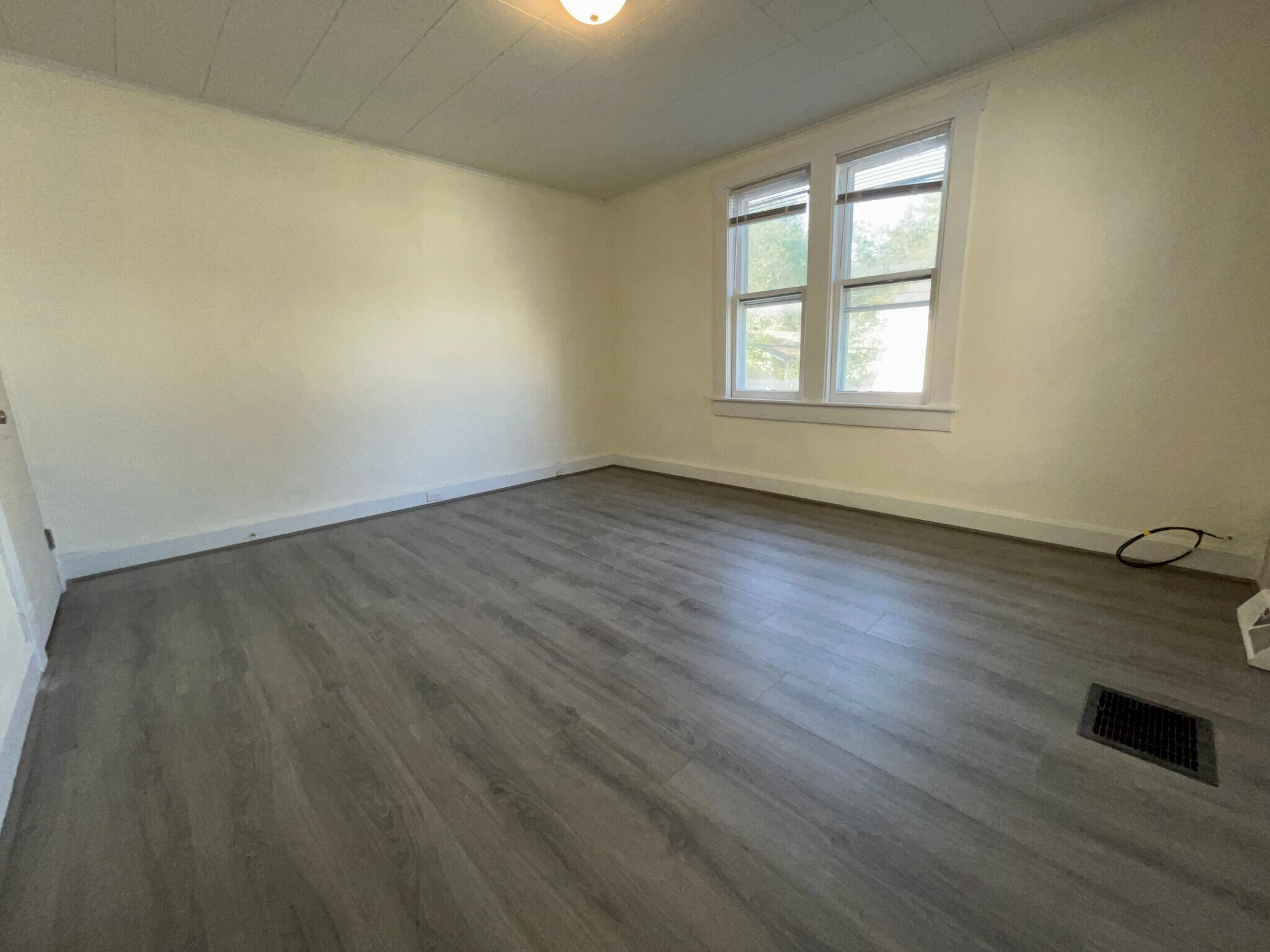 Building Photo - 108 Karns Ave