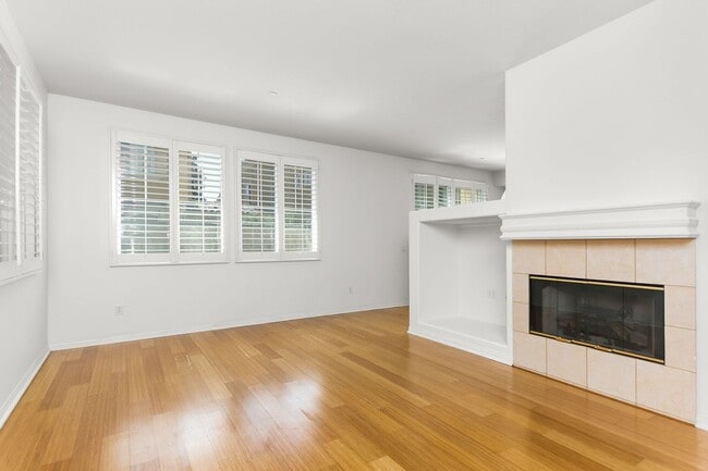 Building Photo - Paseo del Sol Charmer with Private Yard and Community Pool