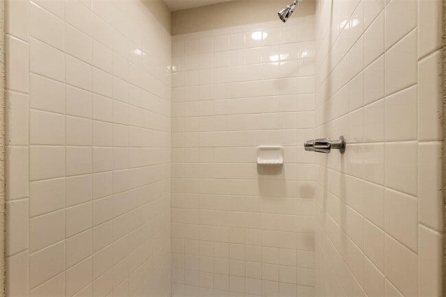 Building Photo - 231 Barrett Pl