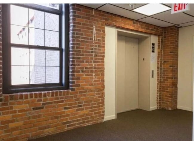 Building Photo - 1 bed 1 bath unit in a historic mill build...