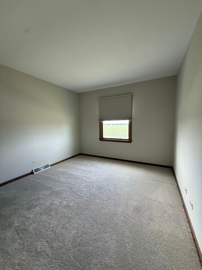 Building Photo - 153 Spuhler Dr