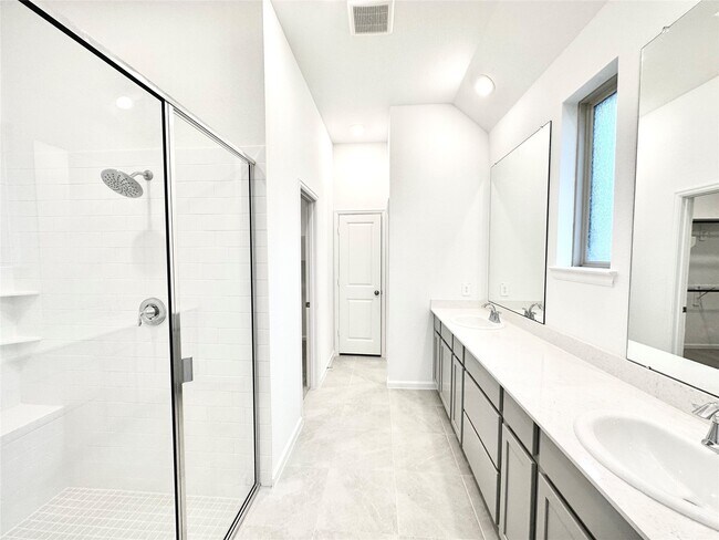 Building Photo - 18330 Tiger Flowers Dr
