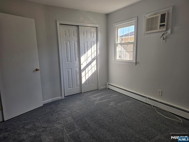 Building Photo - 633 10th St