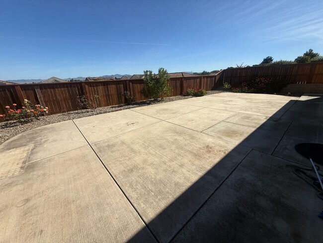 Building Photo - 955 Romneya Ln