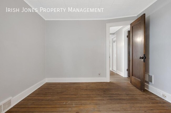 Building Photo - 233 St Lawrence Ave