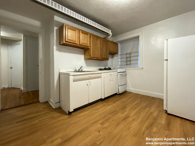 Building Photo - 1589 Beacon St