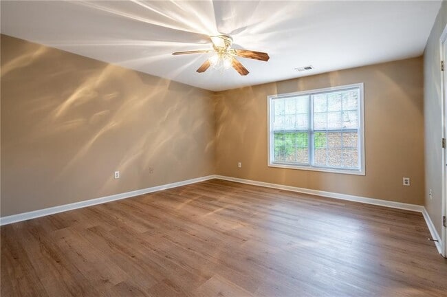 Building Photo - 32 Brookvalley Ct W