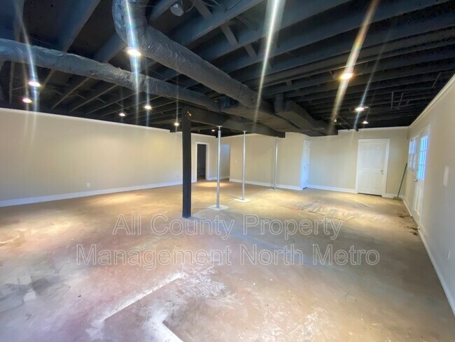 Building Photo - 320 6 Branches Ct