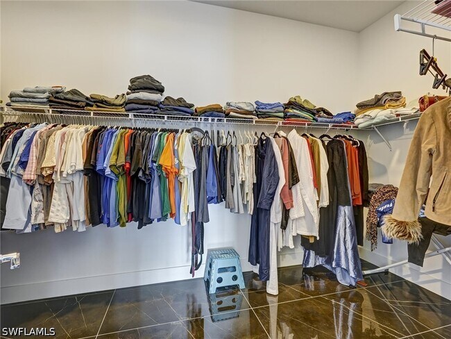 Building Photo - 5126 Panella Ave