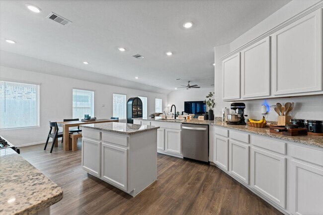 Building Photo - 11251 Stirton Dr