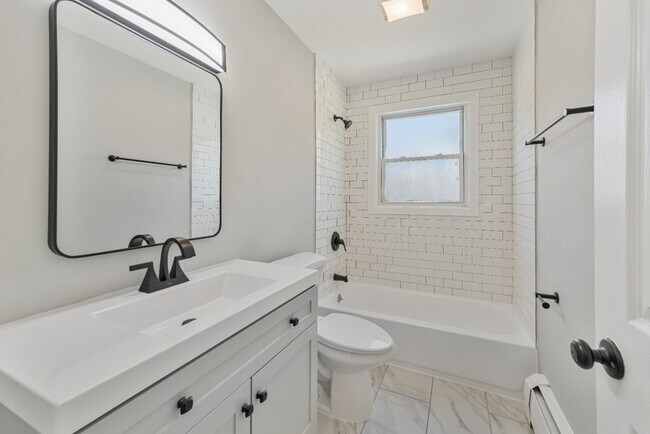 Building Photo - Rehabbed 2 Bedroom In Prime Lake Bluff Location - Pet Friendly - Free Parking!
