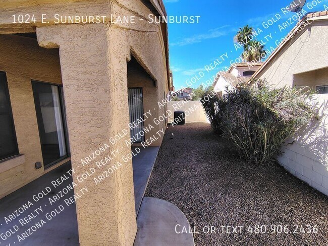 Building Photo - 1024 E Sunburst Ln