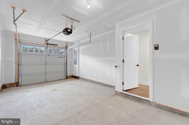 Building Photo - 66 SPYGLASS HILL Dr