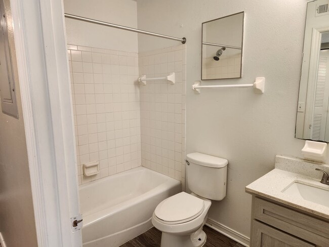 Building Photo - 130-152 Homestead Rd S