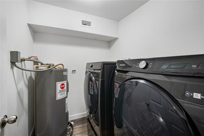 Building Photo - 1605 W Knollwood St