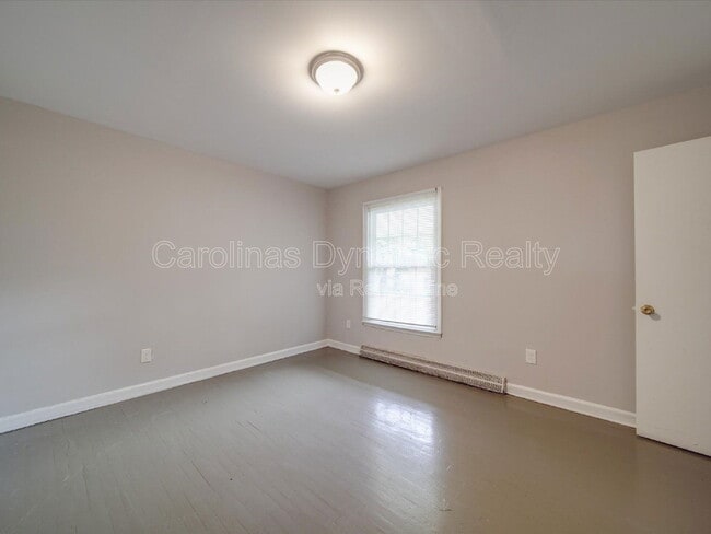 Building Photo - 325 S Gardner Ave