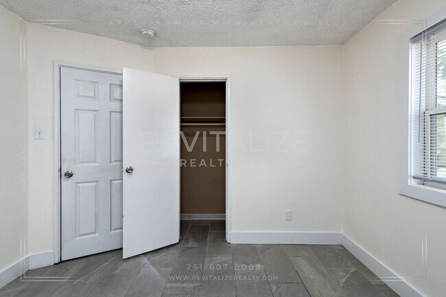 Building Photo - 3 BR 2 BA Home with Fenced Yard & Carport