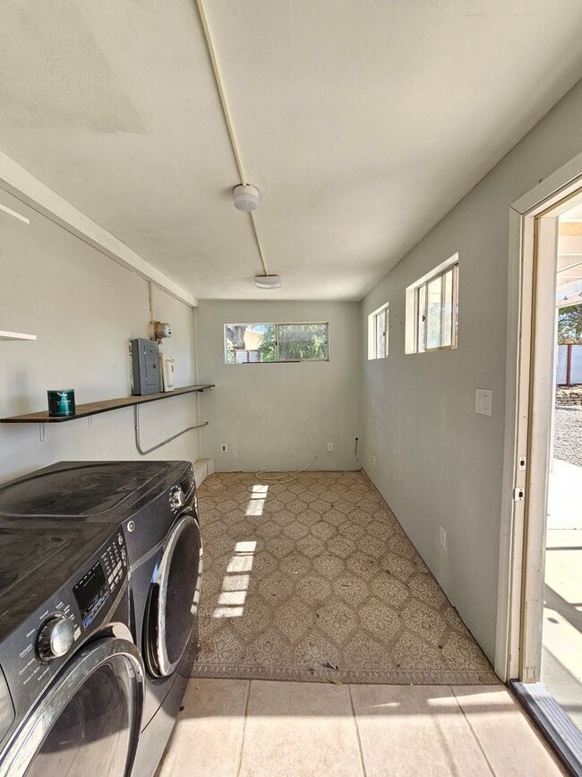 Building Photo - 2 Bedroom 2 Bathroom fully electric house ...
