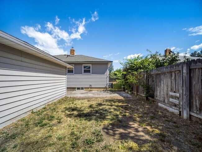 Building Photo - Charming Northwest Spokane Home | Minutes from Audubon Park & Downriver Golf Course