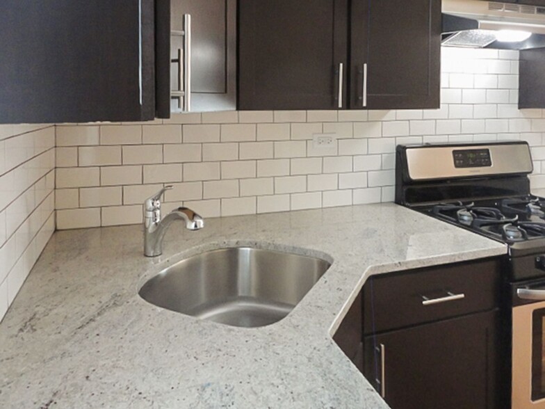 Building Photo - 4845 N Wolcott Ave