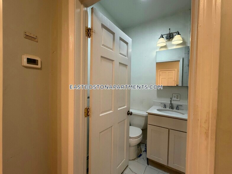 Building Photo - 345 Meridian St