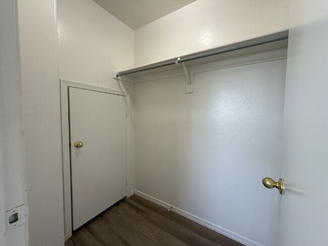 Building Photo - "Spacious 3-Bedroom Gem with 2.5 Baths in ...