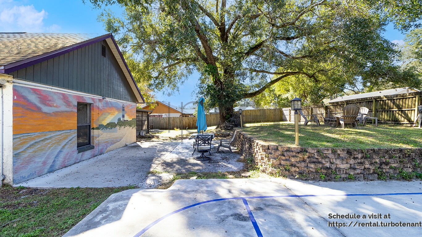 Building Photo - 5444 Lighthouse Rd