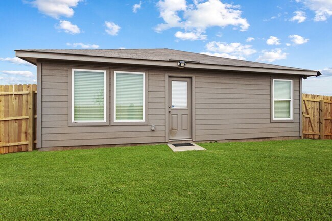 Building Photo - 4bed/2bath Home at Higdon Crossing Subdivision