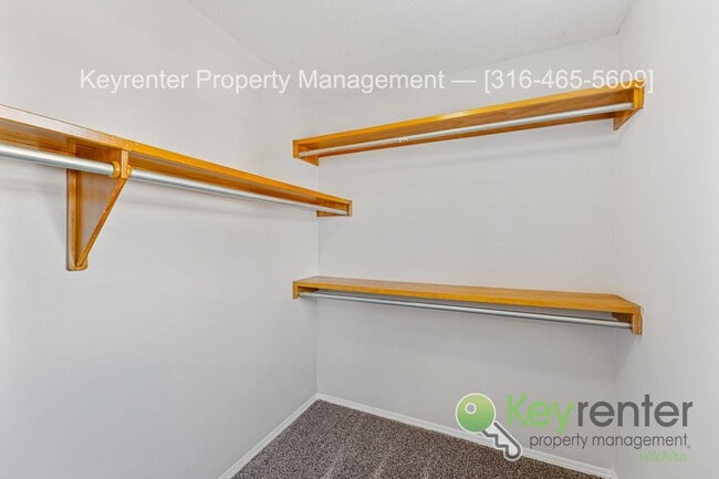 Building Photo - Beautiful 3 Bed 2.5 Bath townhome with easy commute anywhere in town!