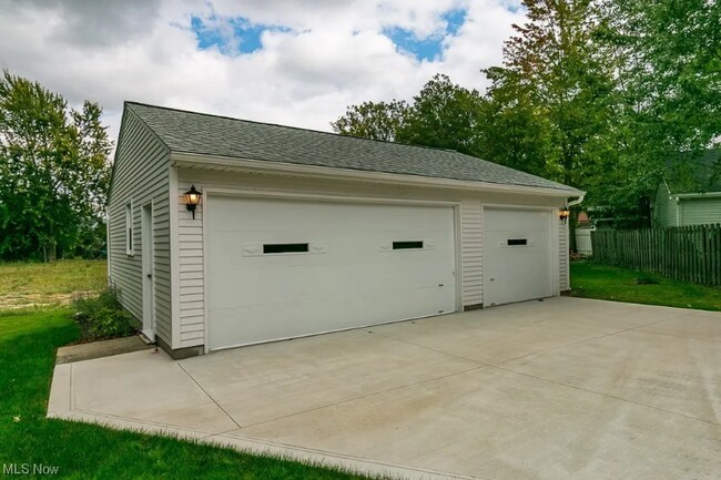 Building Photo - 38171 Wilson Ave