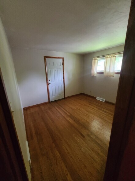 Building Photo - 297 Maylawn Ave