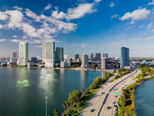 Building Photo - 3301 NE 5th Ave