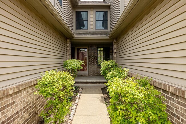 Building Photo - 45085 Horseshoe Dr