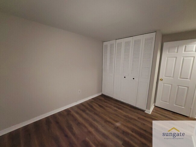 Building Photo - 488 West Ct