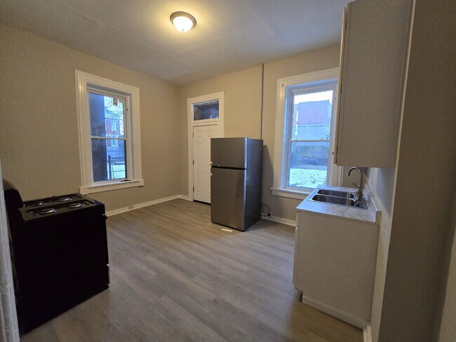 Building Photo - Newly Available 1BR Apartment in South City!