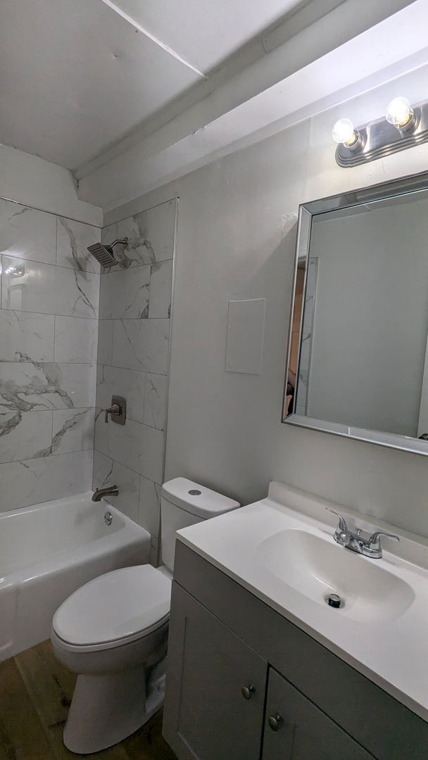 Building Photo - 610 Martin St