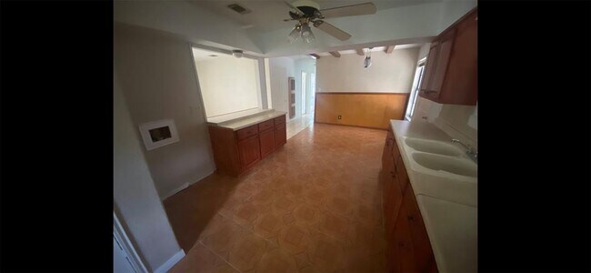 Building Photo - 3200 Locke Ln