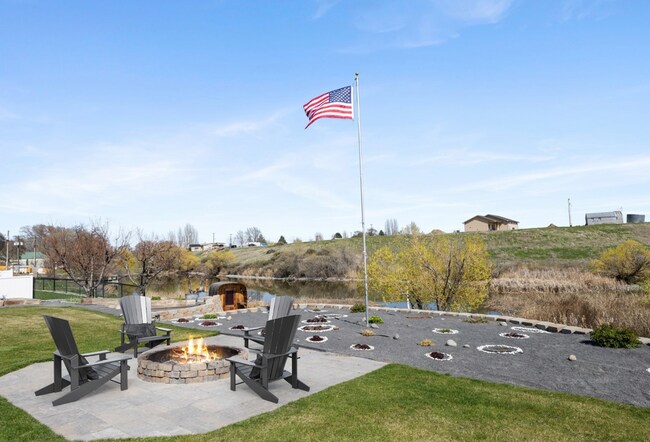 Building Photo - Lakefront Home in Cascade Valley