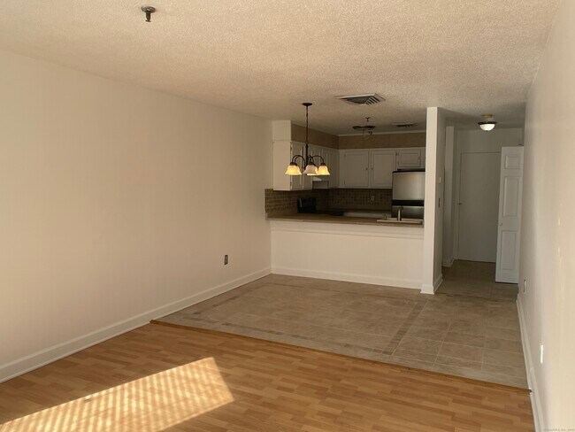 Building Photo - 1204 Whitney Ave