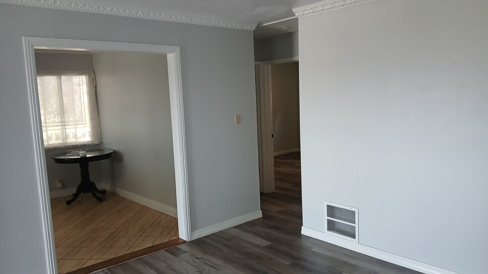 Building Photo - 1057 Central Blvd