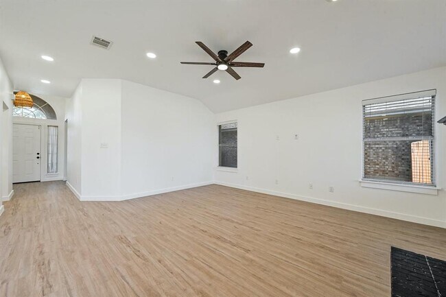 Building Photo - 2738 Winding Brook Dr