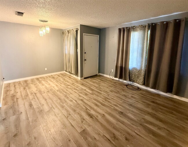 Building Photo - 411 Elaine St