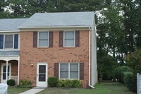 Building Photo - Great Townhouse in York Crossing