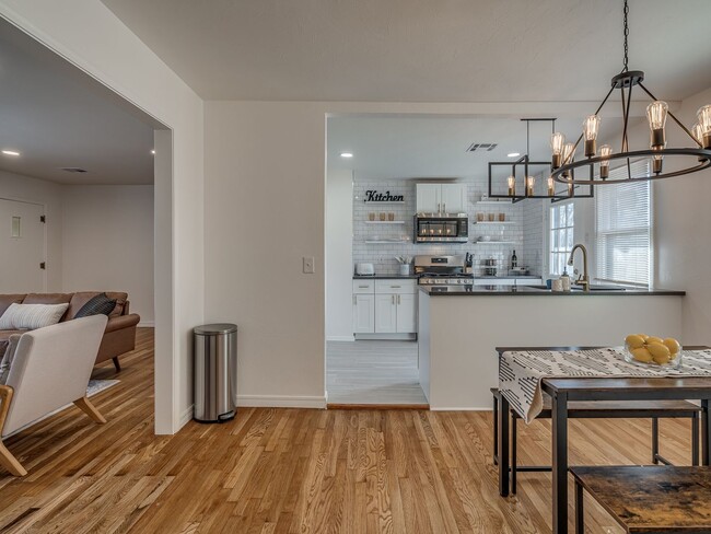 Building Photo - Remodeled bungalow near Nichols Hills