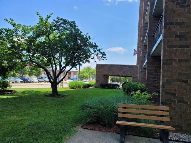 Building Photo - 1 Kanawha Terrace