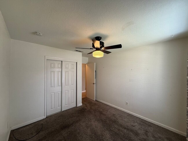 Building Photo - Temescal &amp; Moonstar Duplex